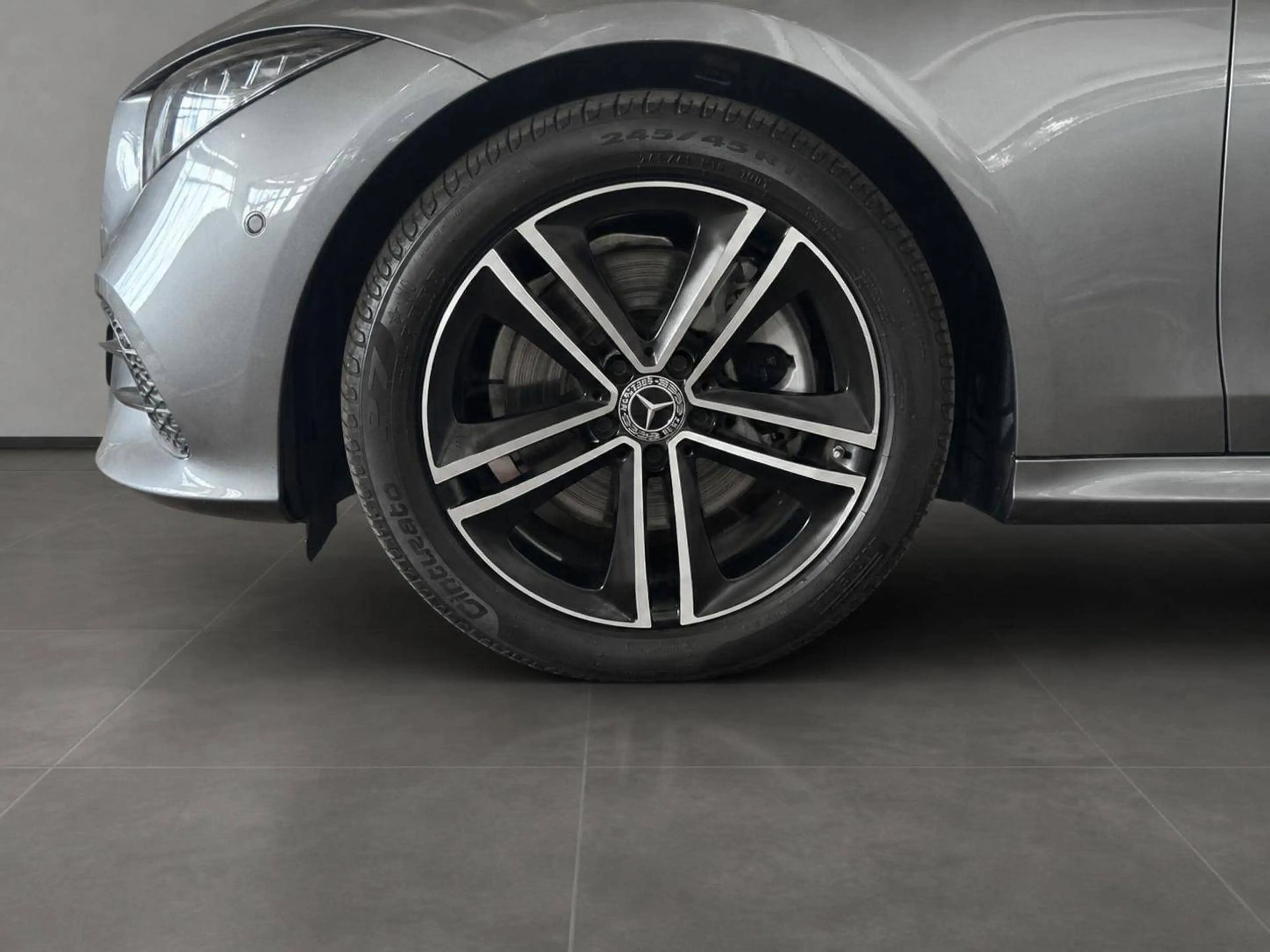 Mercedes-Benz CLS 220 *1. Hand + LED + Ambiente — photo 4