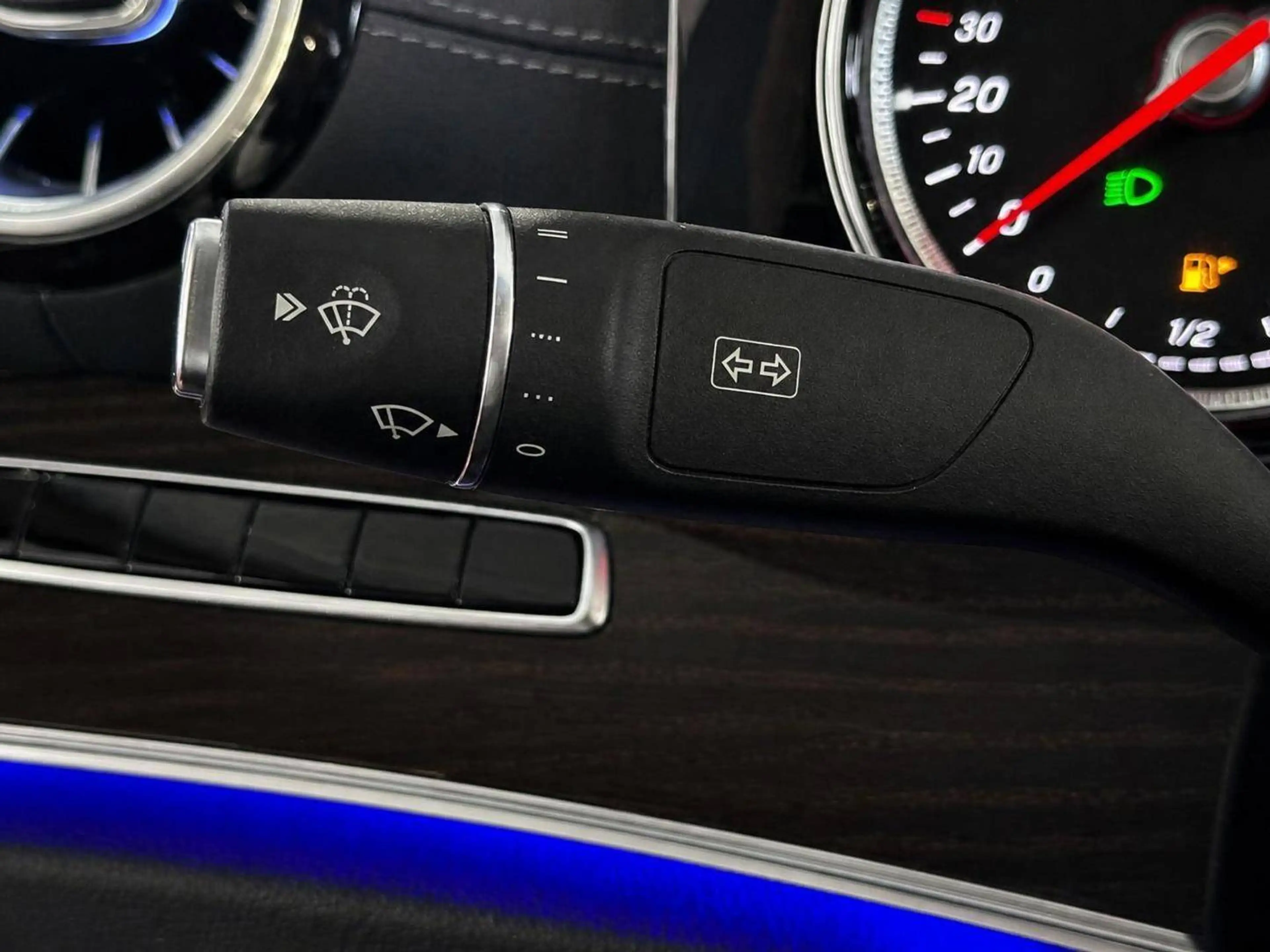 Mercedes-Benz CLS 220 *1. Hand + LED + Ambiente — photo 13