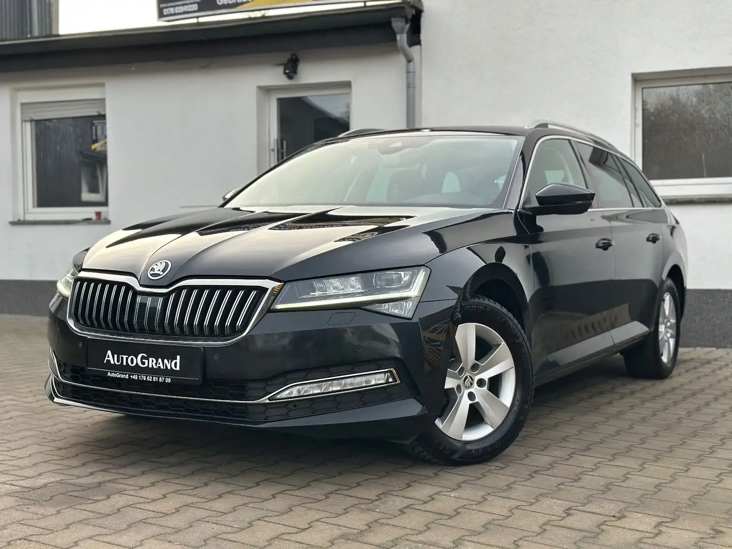 Skoda Superb Combi Style*NAVI*KeylessGo*AHK*Kamera* Negro - 2
