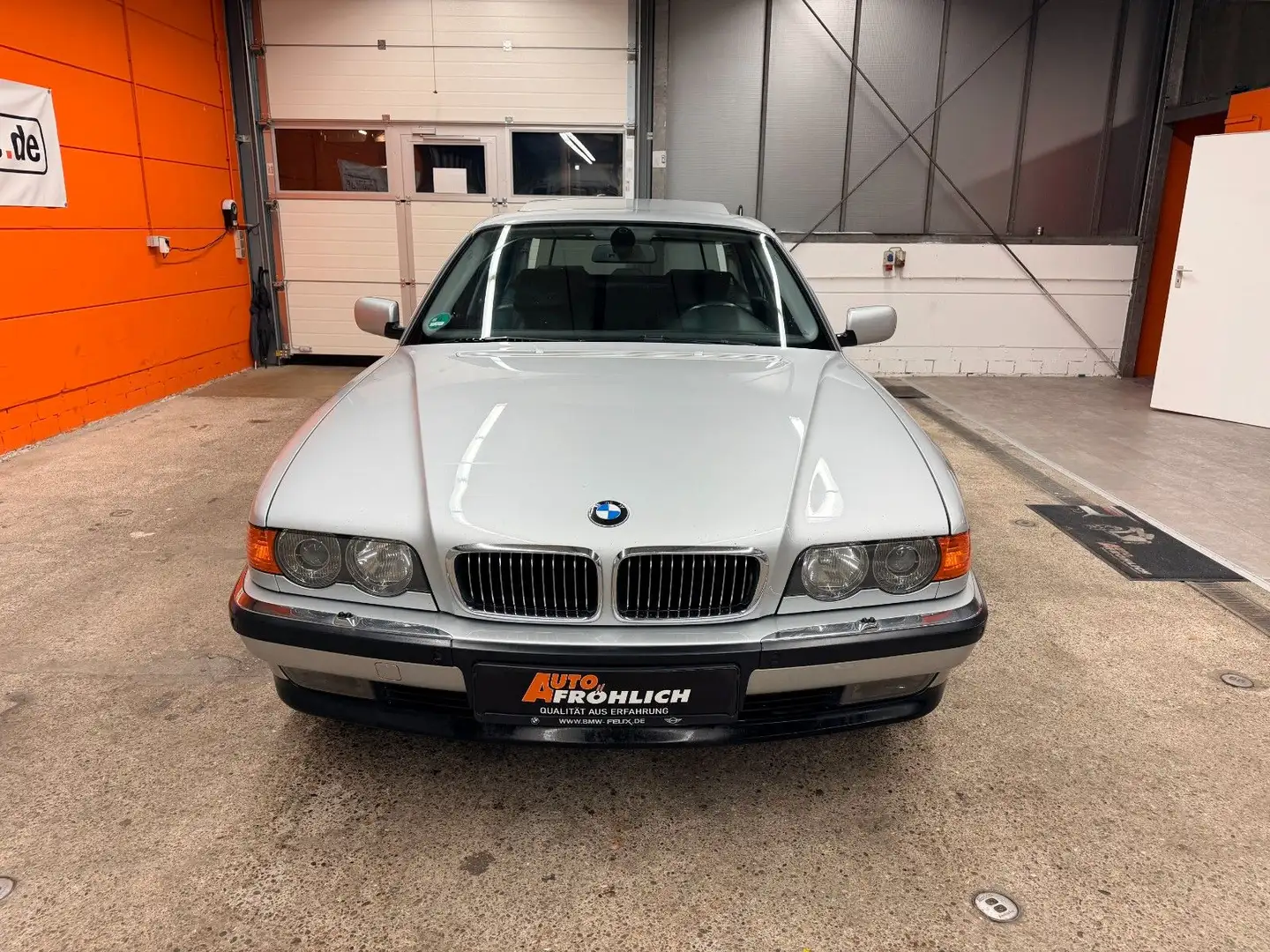 BMW 750 iA Leder Navi Xenon Schiebedach Doppelglas Silber - 2