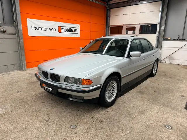 BMW 750 iA Leder Navi Xenon Schiebedach Doppelglas