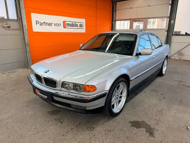 BMW 750 iA Leder Navi Xenon Schiebedach Doppelglas