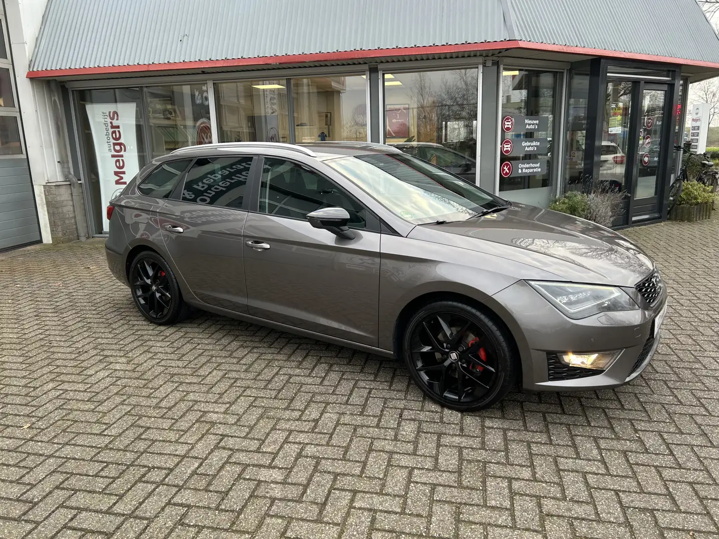 SEAT Leon ST 1.4 TSI FR Business Grijs - 2