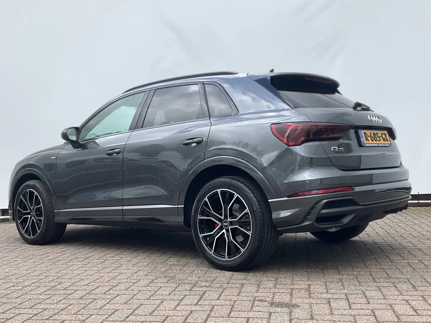 Audi Q3 35 TFSI S edition Adapt.Cruise Carplay DigiDisplay Grijs - 2