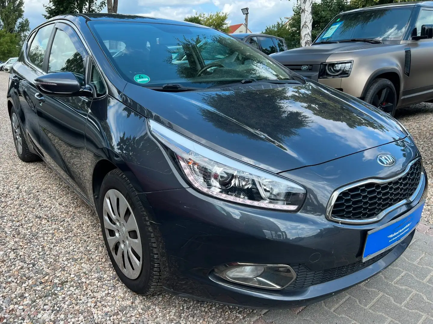 Kia Ceed / cee'd Ceed Vision*1.HD*Klima*SHZ*Navi*Kamera*TÜV NEU Grau - 2