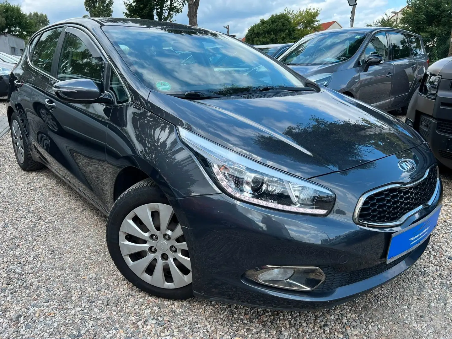 Kia Ceed / cee'd Ceed Vision*1.HD*Klima*SHZ*Navi*Kamera*TÜV NEU Grau - 1