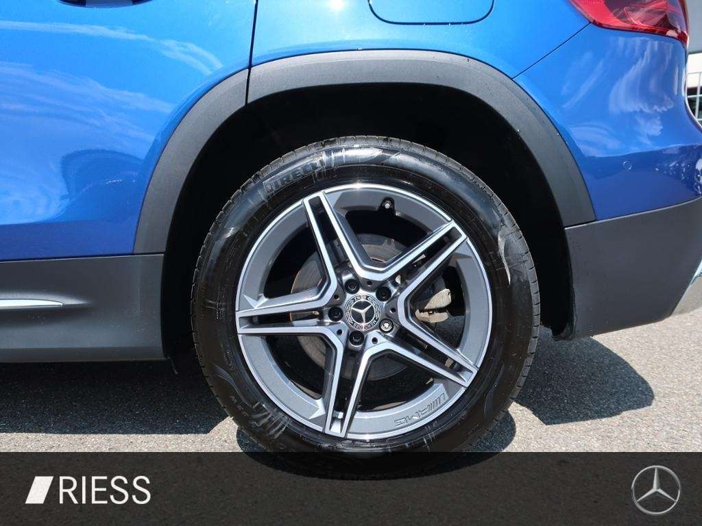 Mercedes-Benz GLB 220