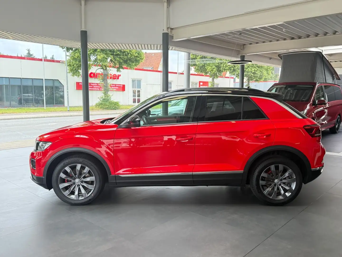Volkswagen T-Roc Sport 2.0TDI Panorama/LED/SHZ/PDC/AppleCar Rot - 2