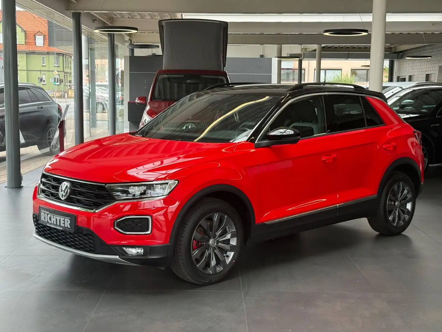 Volkswagen T-Roc Sport 2.0TDI Panorama/LED/SHZ/PDC/AppleCar Rot - 1
