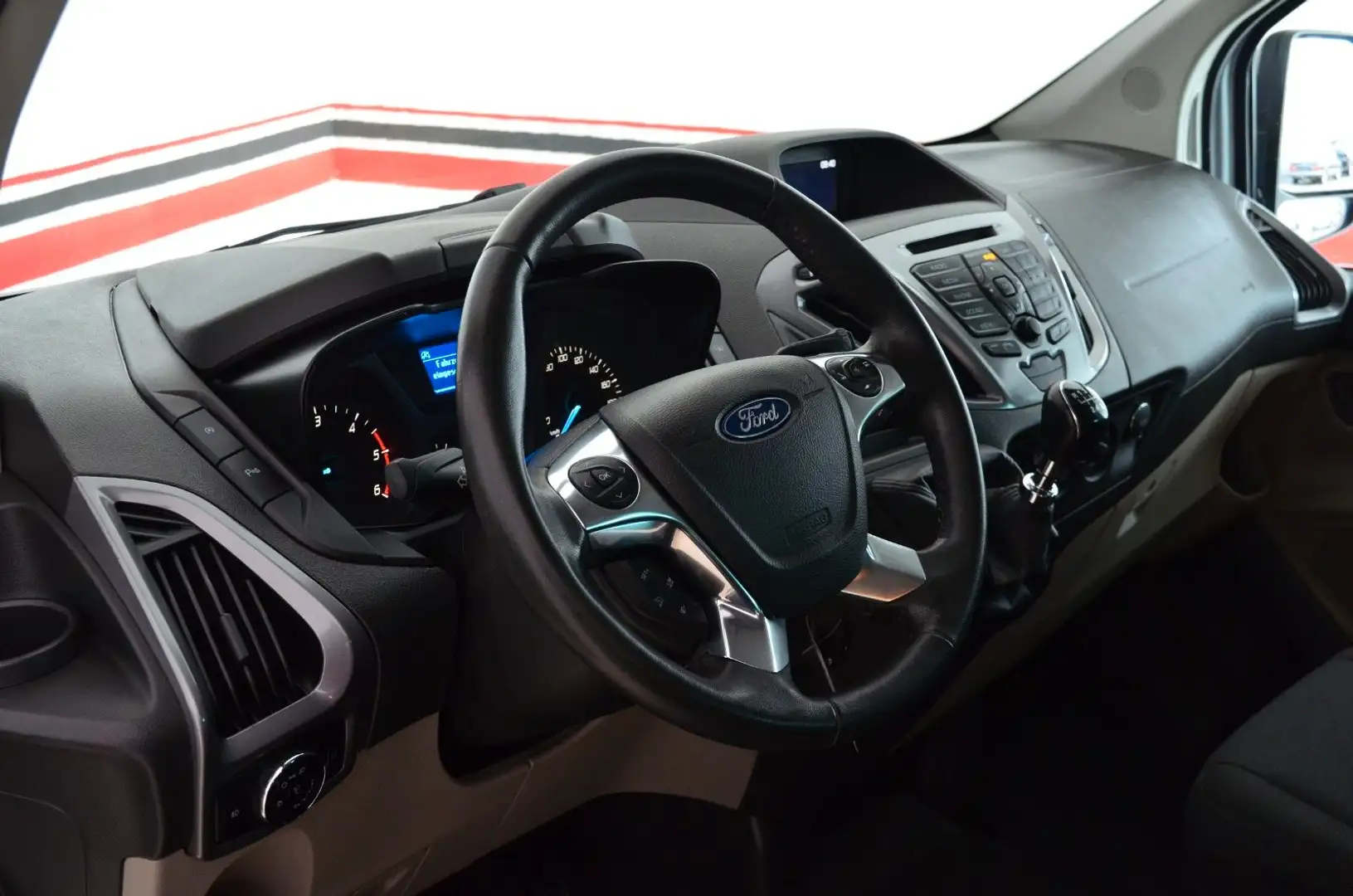 Ford Tourneo Custom 310 L2 Trend | 9-Sitzer | AHK Weiß - 2