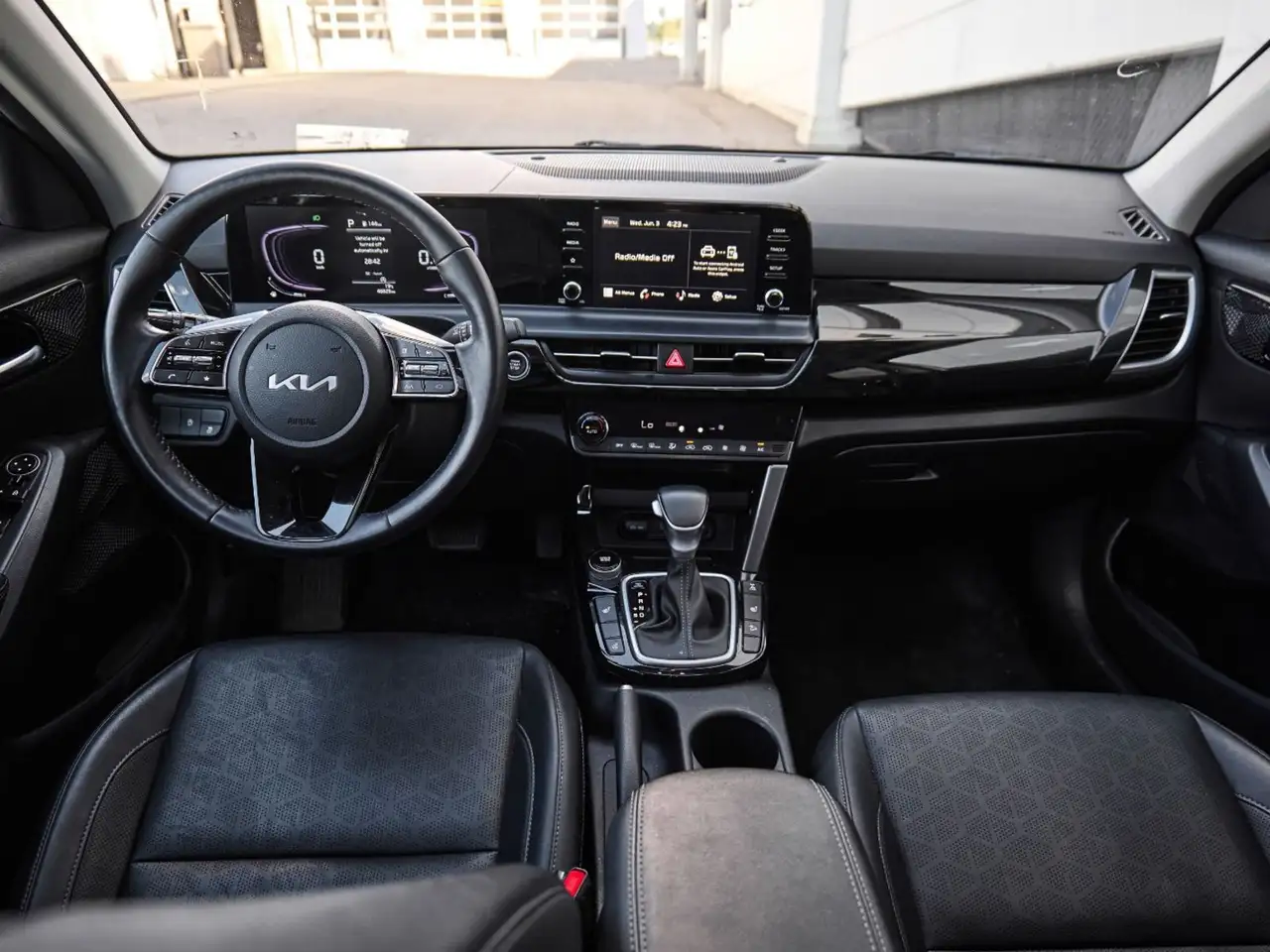Kia Seltos photo Kia Seltos
