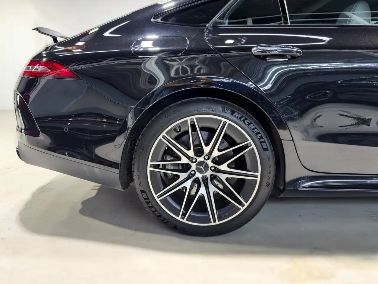 Mercedes-Benz AMG GT снимка Mercedes-Benz AMG GT
