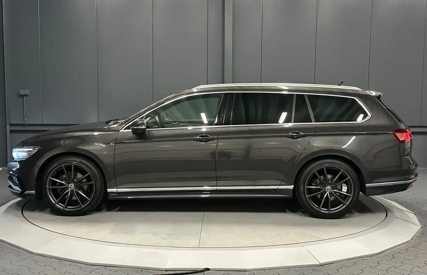 Volkswagen Passat Variant Elegance*R-Line*19Zoll*LEDER*DCC*Standhzg*GARANTIE Grau - 2