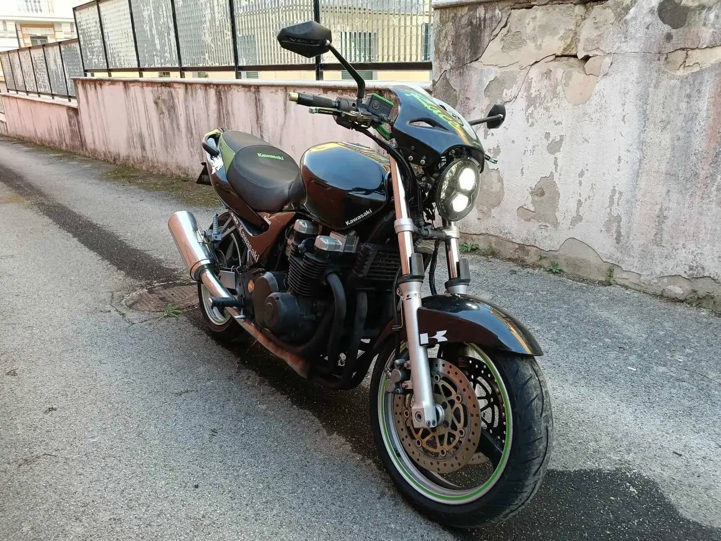 Kawasaki ZR - 7 NAKED Zwart - 1