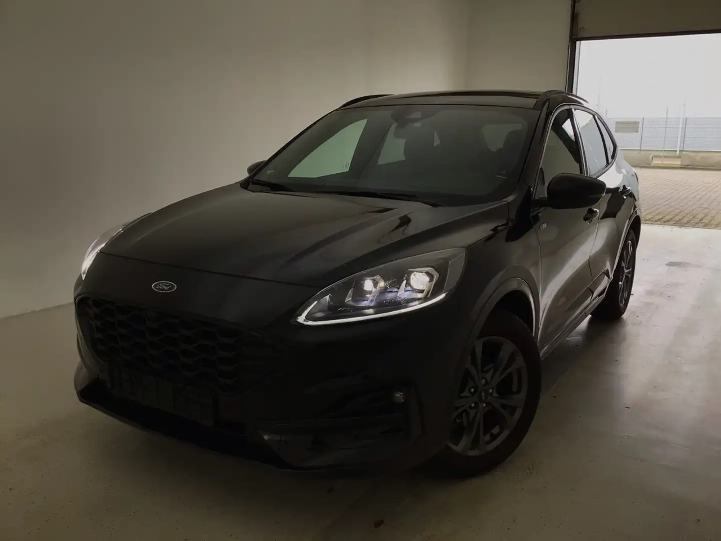 Ford Kuga Hybrid ST-Line X Schiebedach AHK Schwarz - 1
