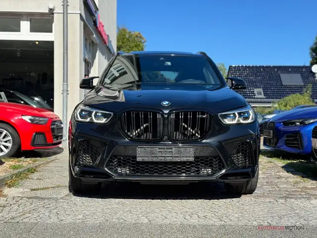 BMW X5 M view 3