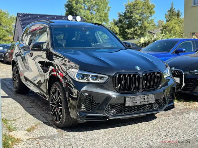 BMW X5 M view 4