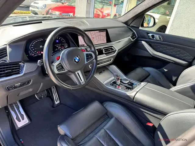 BMW X5 M view 9