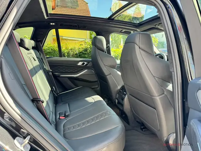 BMW X5 M view 13