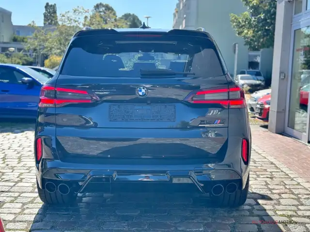 BMW X5 M view 6