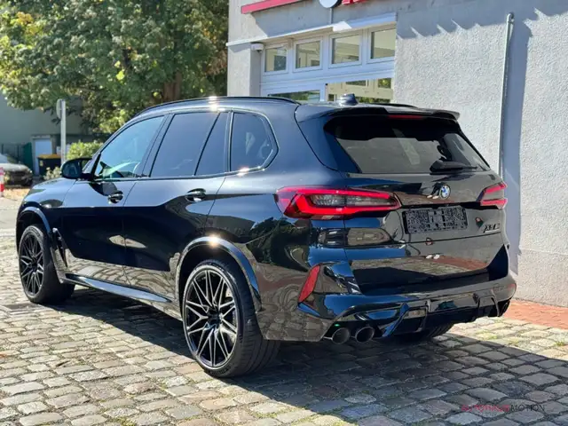 BMW X5 M view 7