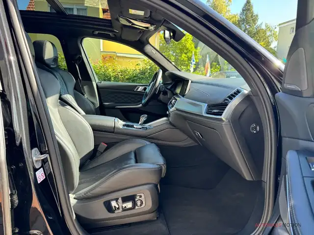 BMW X5 M view 15
