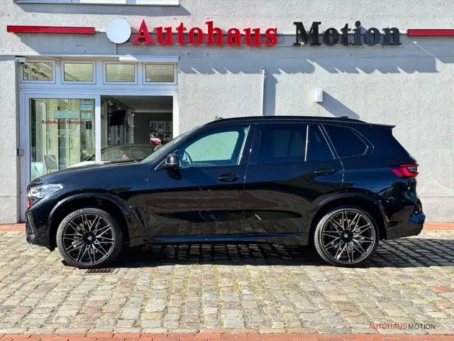 BMW X5 M view 8