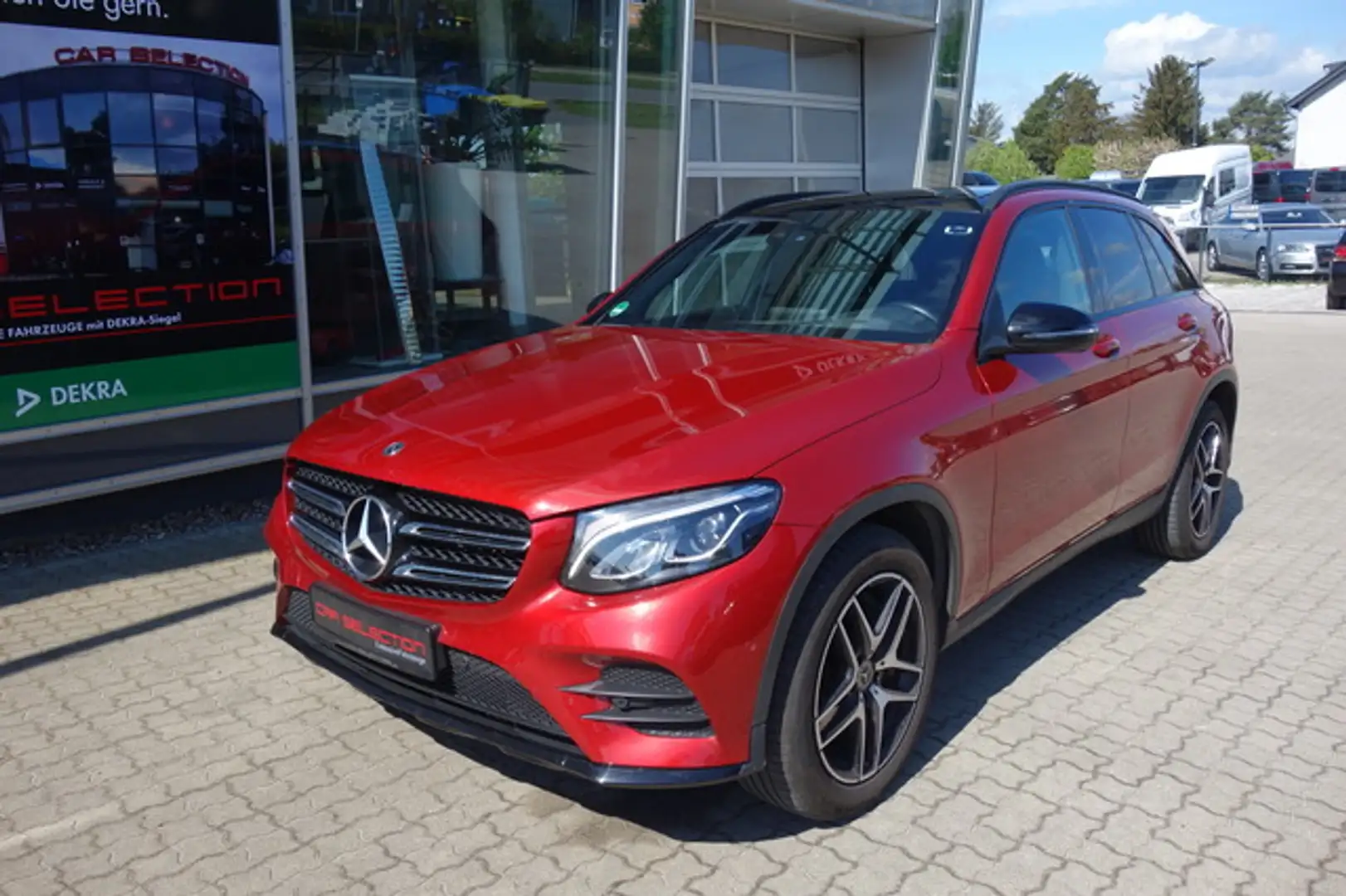 Mercedes-Benz GLC 250 d 4Mat AMG NIGHT COMAND/PANO/HUD/BURM/9G Rood - 1