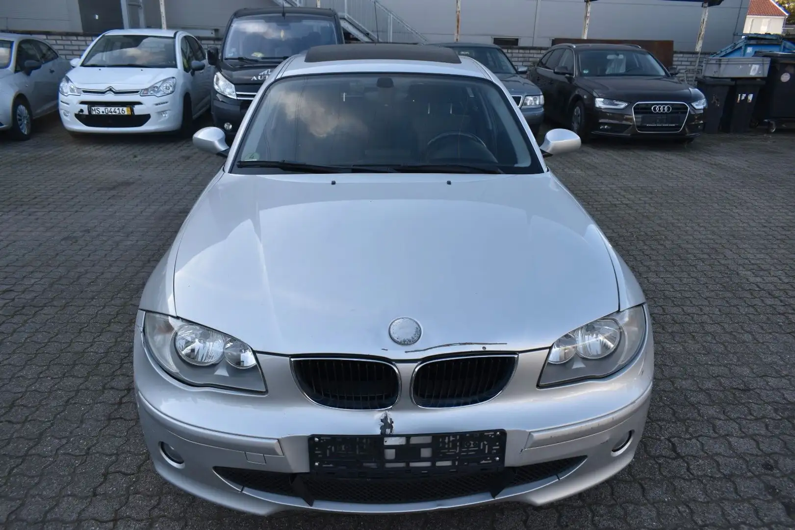 BMW 116 Baureihe 1 Lim. 116i Plateado - 2