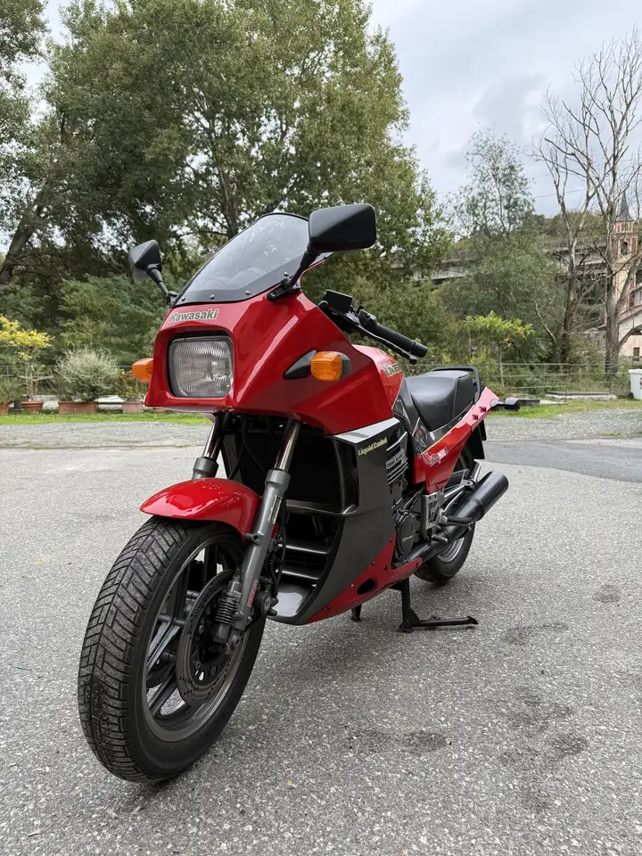 Kawasaki GPZ 900 R