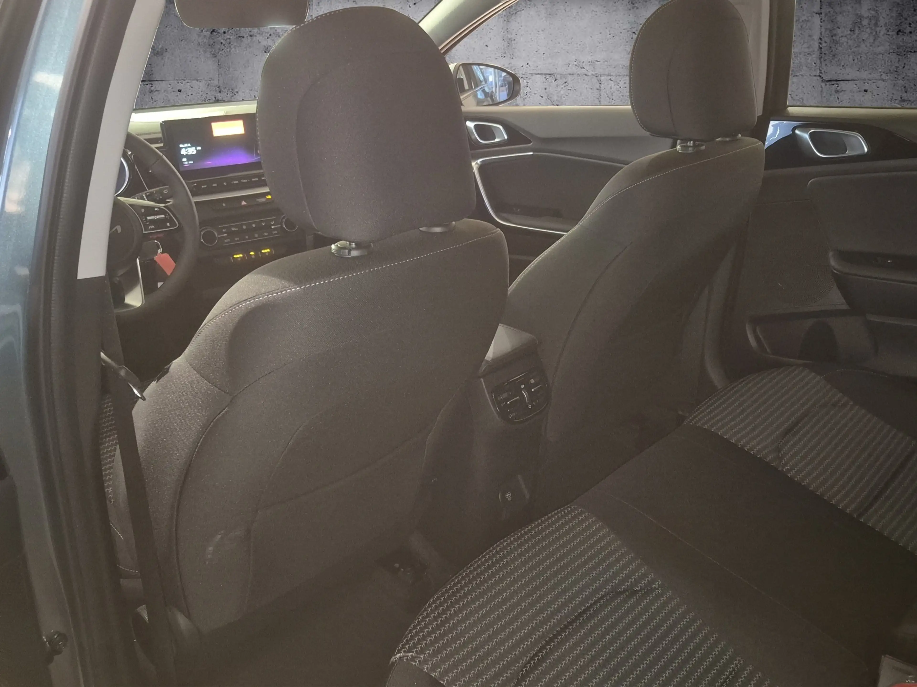 Kia Ceed / cee'd CEED 1.5T DCT VISION KOMF+ AHK NAVI KAMERA PDC — photo 9