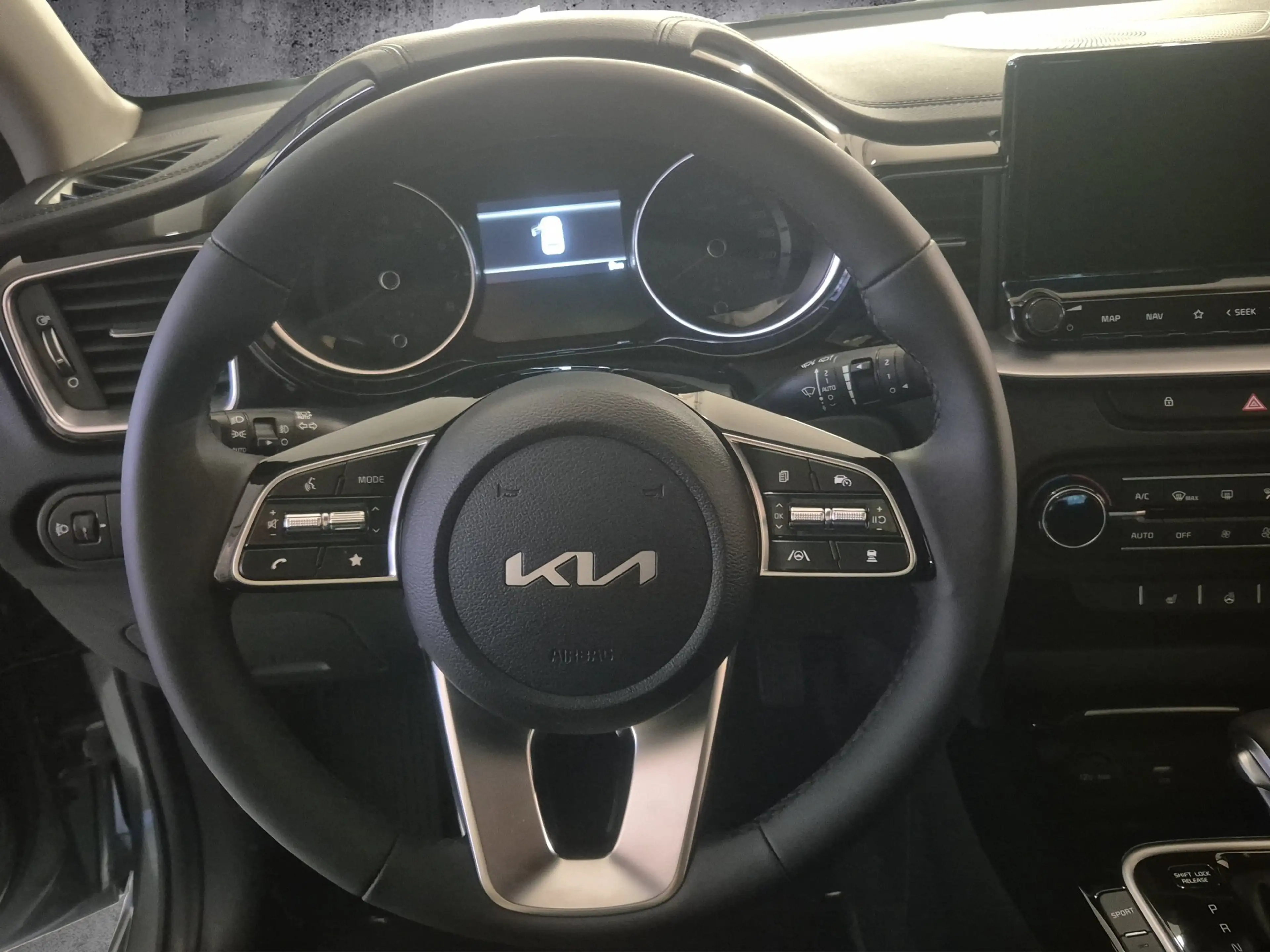 Kia Ceed / cee'd CEED 1.5T DCT VISION KOMF+ AHK NAVI KAMERA PDC — photo 7