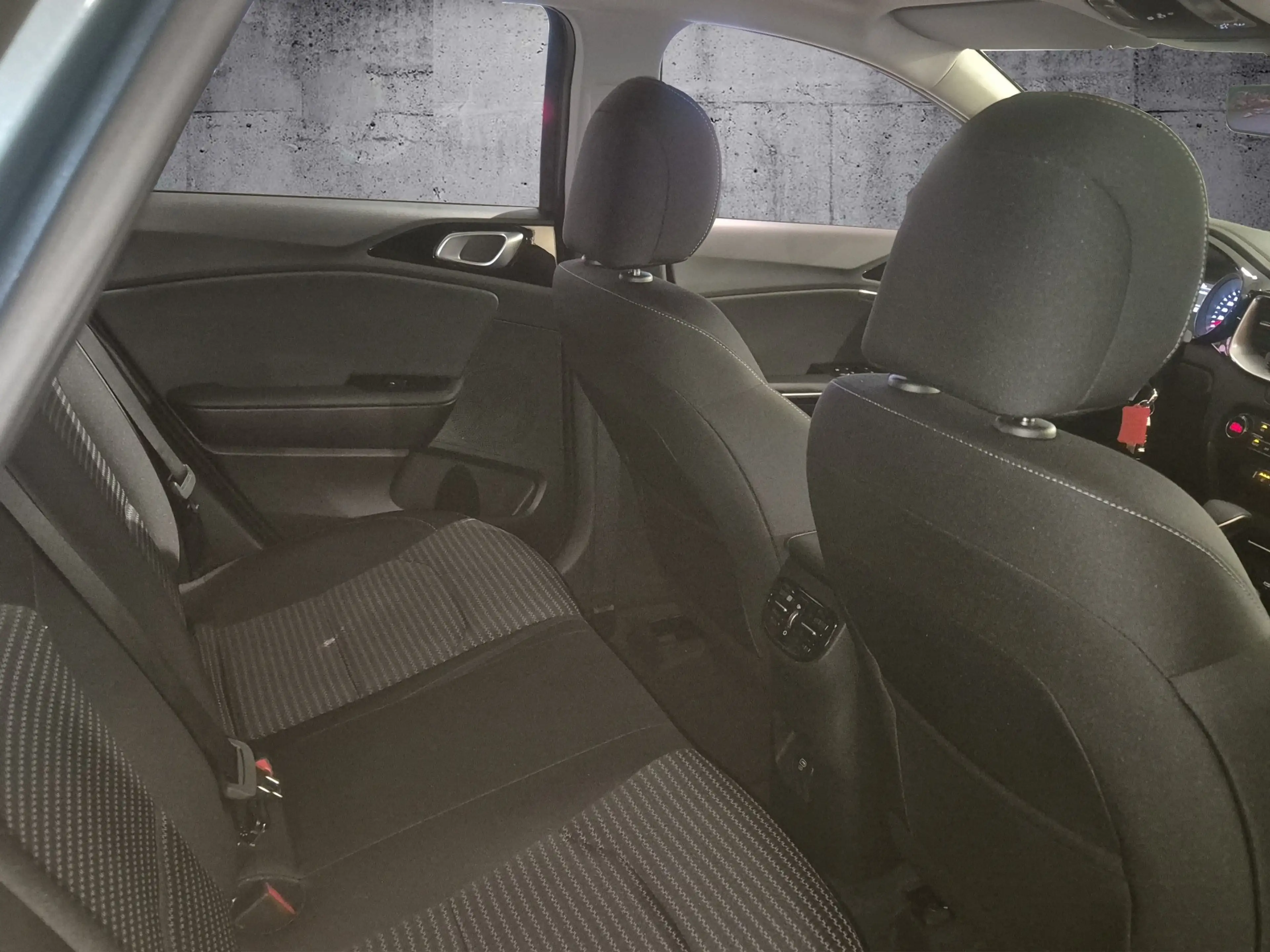 Kia Ceed / cee'd CEED 1.5T DCT VISION KOMF+ AHK NAVI KAMERA PDC — photo 14