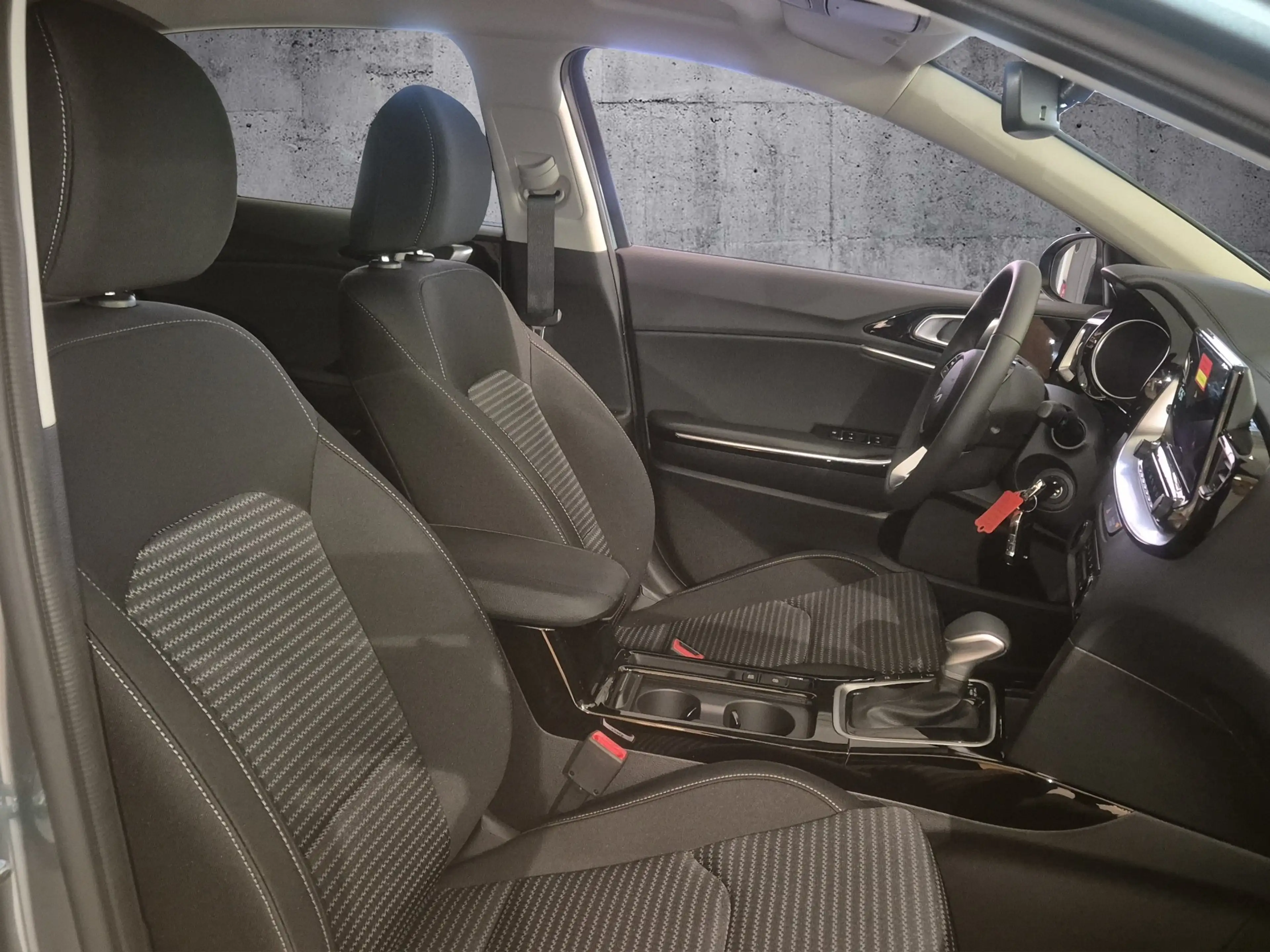 Kia Ceed / cee'd CEED 1.5T DCT VISION KOMF+ AHK NAVI KAMERA PDC — photo 13