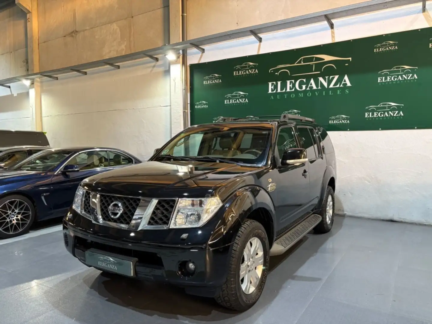 Nissan Pathfinder Todoterreno Automático de 5 Puertas Schwarz - 1