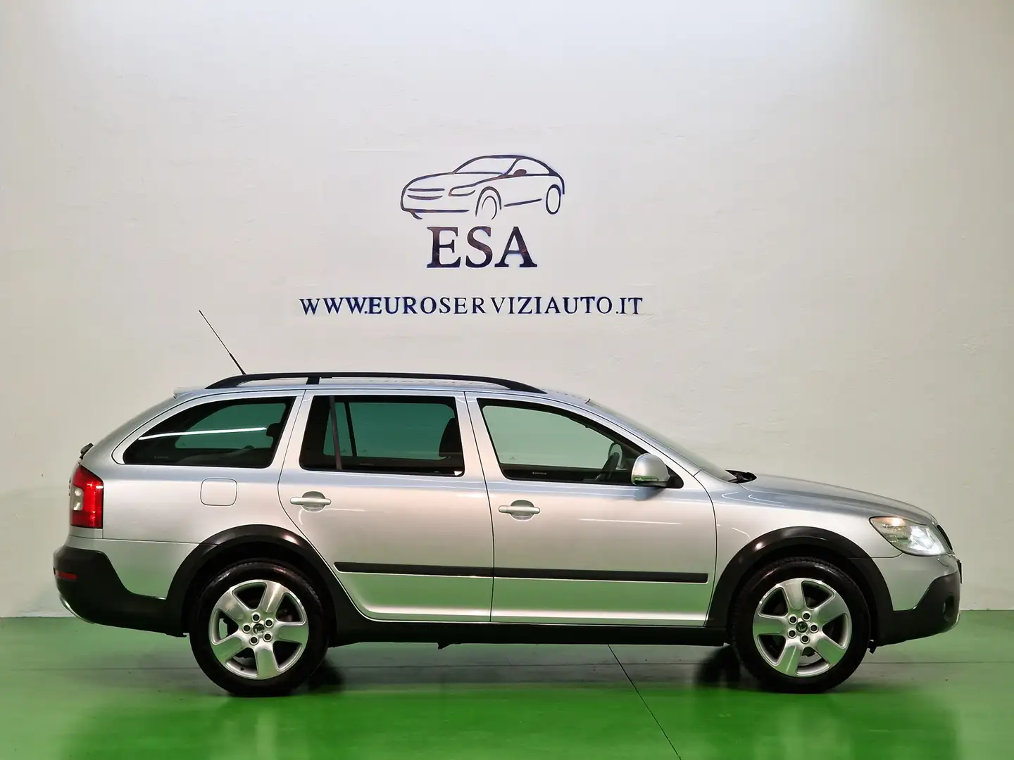 Skoda Octavia Octavia II Wagon Wagon 1.8 tsi Scout 4x4 Plateado - 2