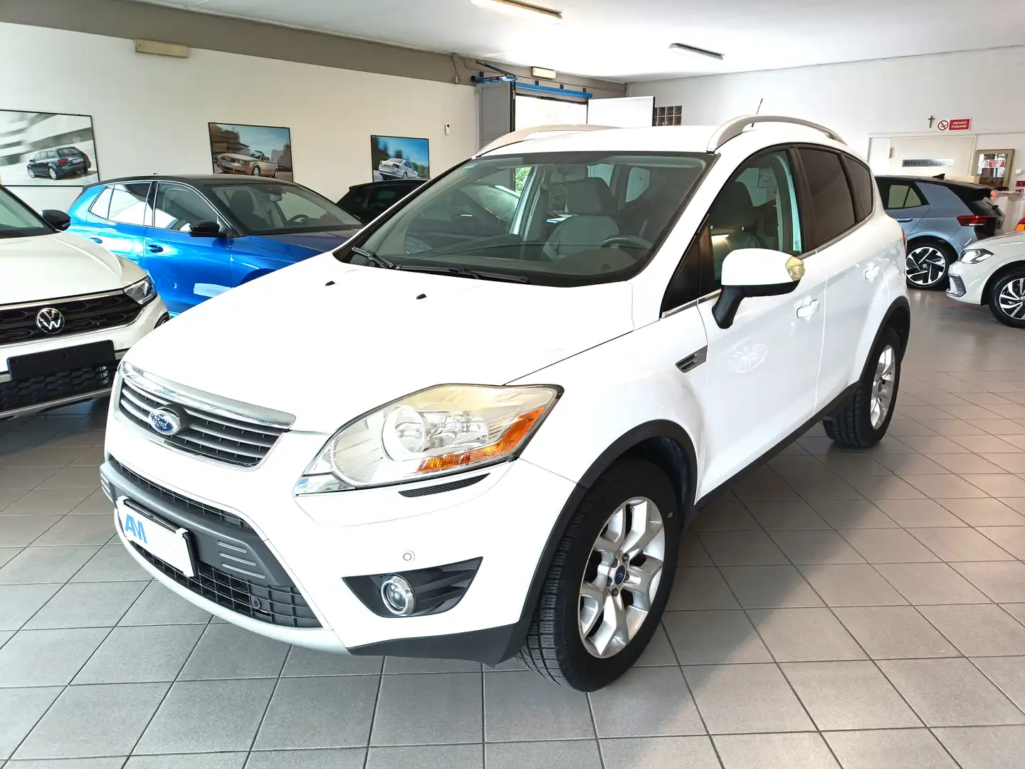 Ford Kuga KUGA  2.0 tdci + 2wd 140cv TITANIUM Bianco - 1