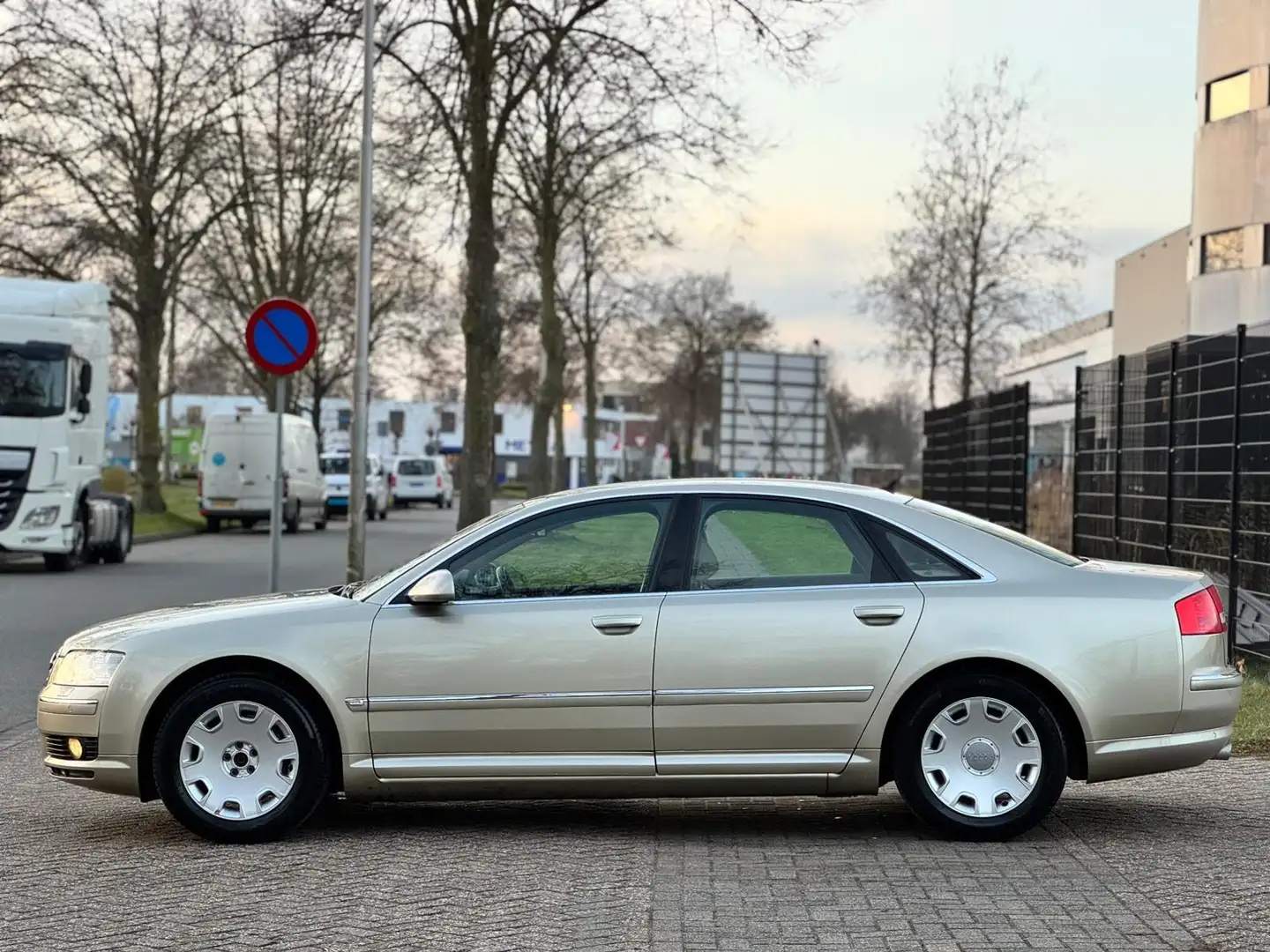 Audi A8 3.7 quattro|APK 09-12-2026|RIJD SCHAKELT PERFECT Geel - 2