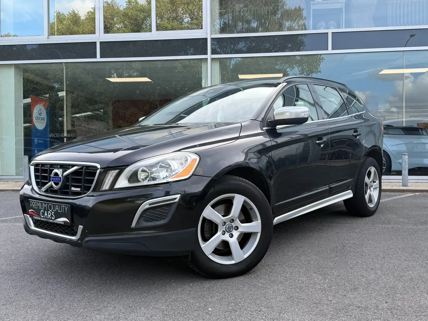 Volvo XC60 R DESIGN / NAVI / LEDER / CRUISECONTROL / AIRCO / Noir - 1