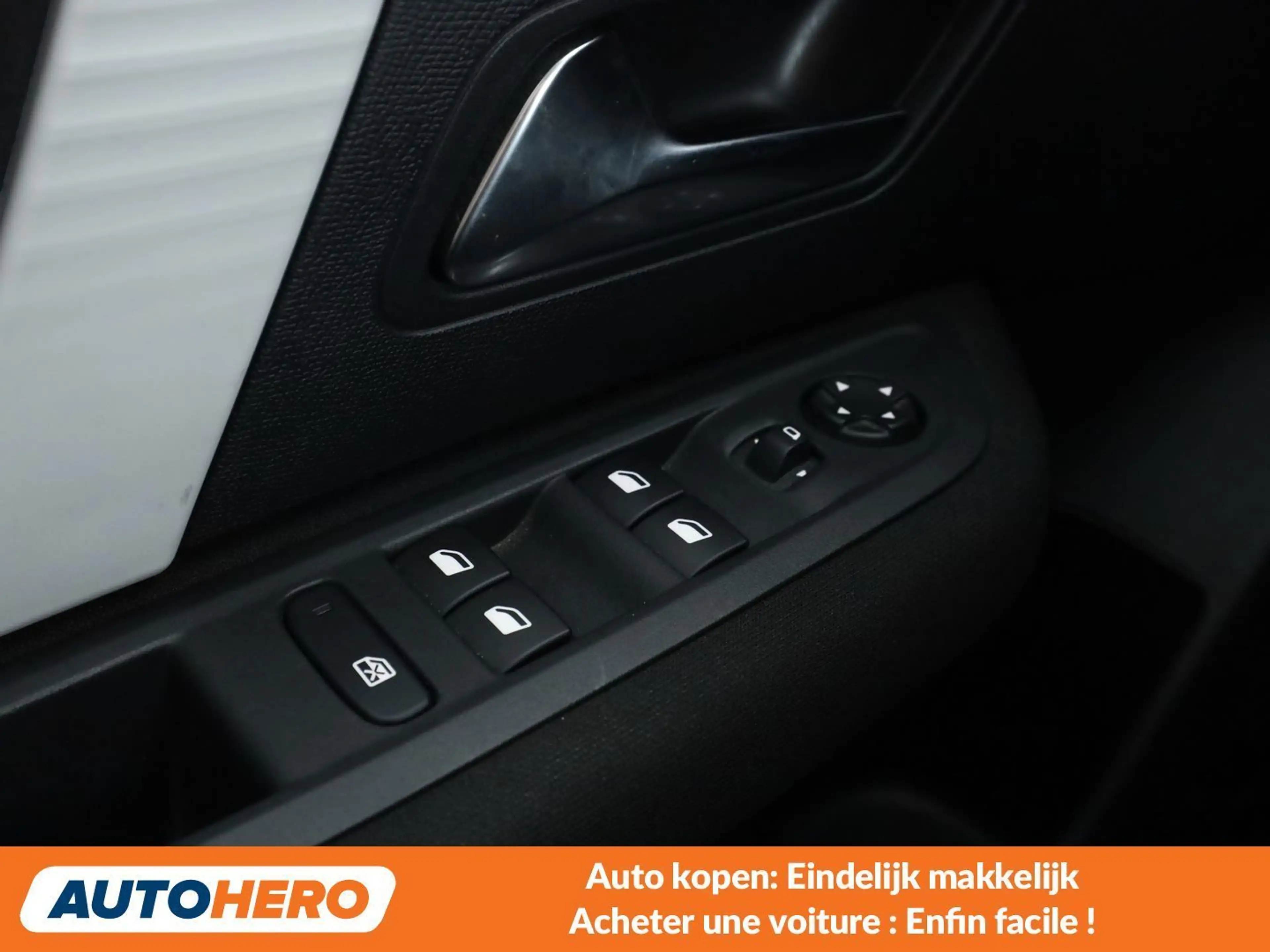 Citroen C4 1.2 PureTech Live Pack — photo 12