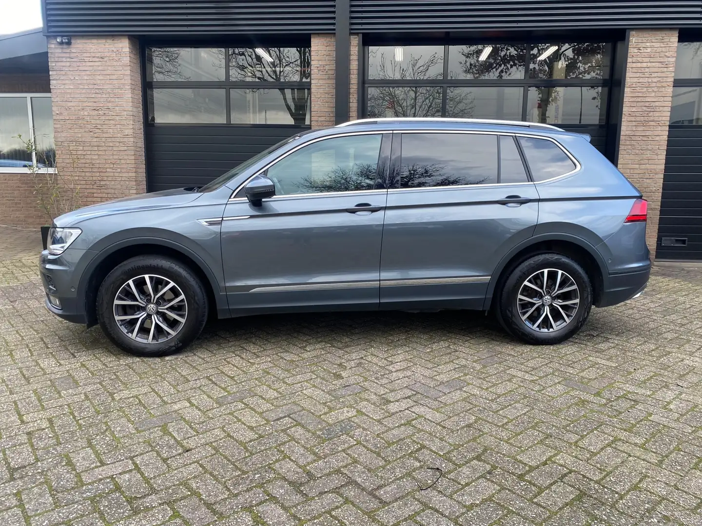 Volkswagen Tiguan Allspace 1.5 TSI Comfortline 7p. Grau - 2