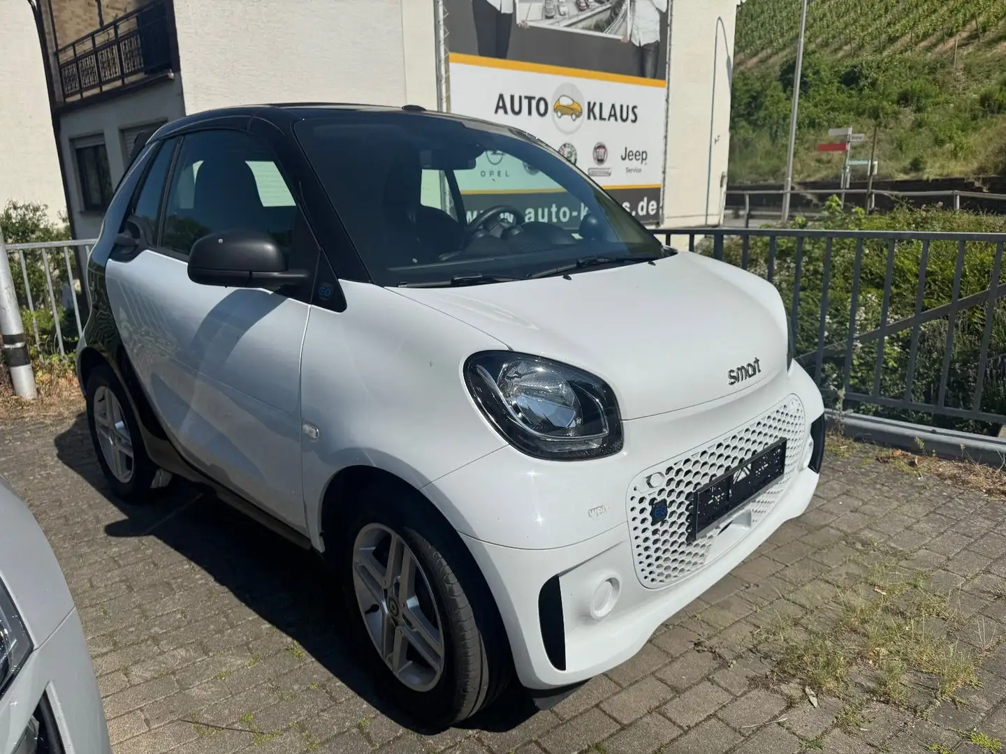 smart forTwo cabrio electric drive / EQ Pasion Plus Schwarz - 1