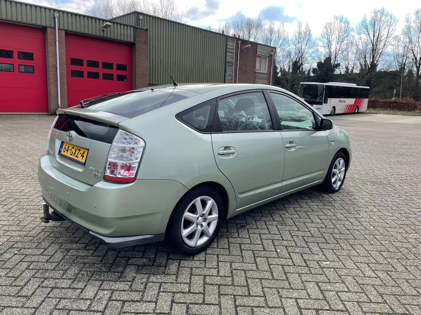 Toyota Prius (Hybrid) - Comfort Model, neatly maintained Groen - 2