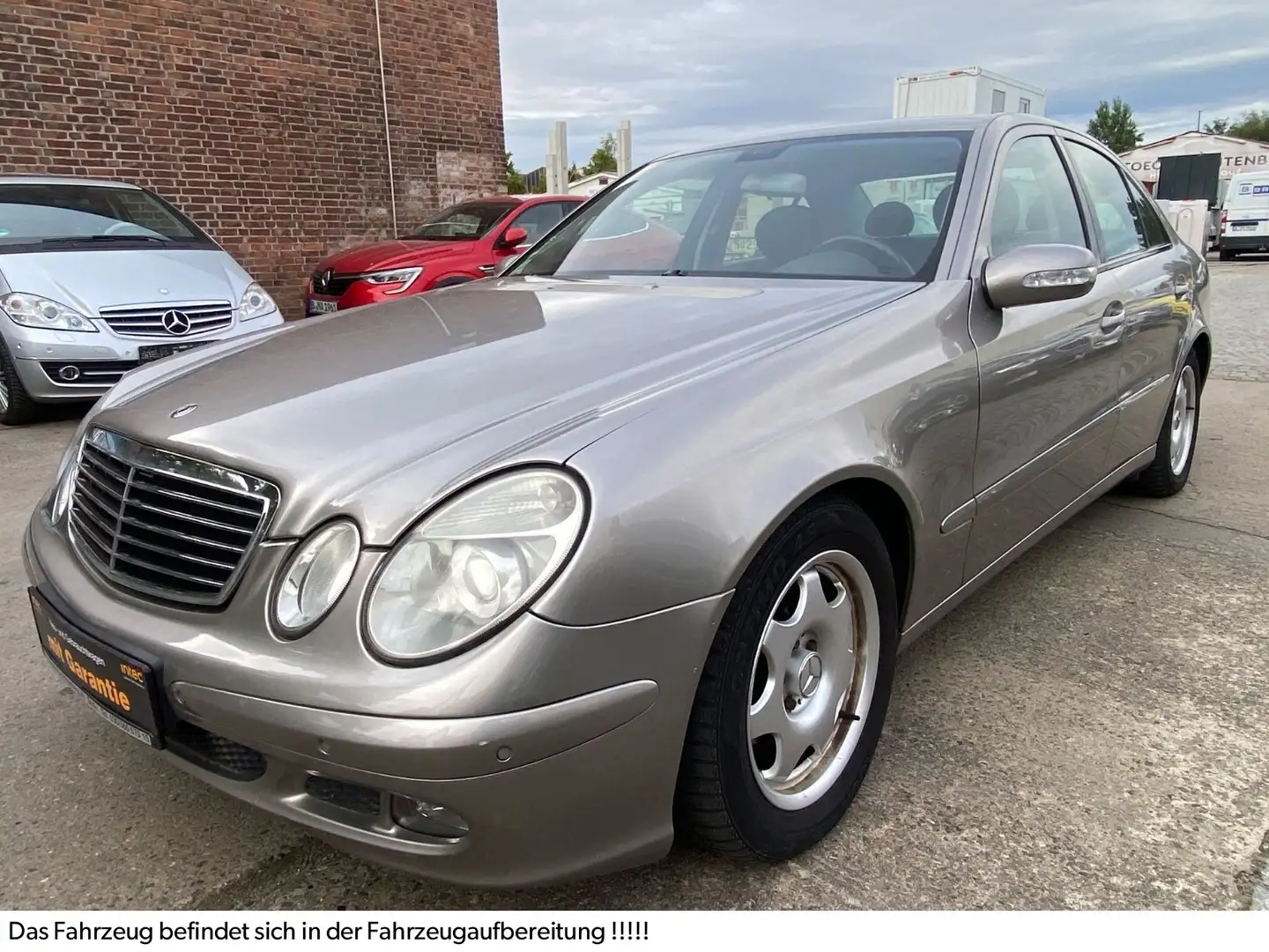 Mercedes-Benz E 200 Aut.+Klima+Allwetter+Gasanlage+Hängerzug Silber - 1