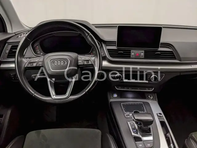 Audi Q5 view 7