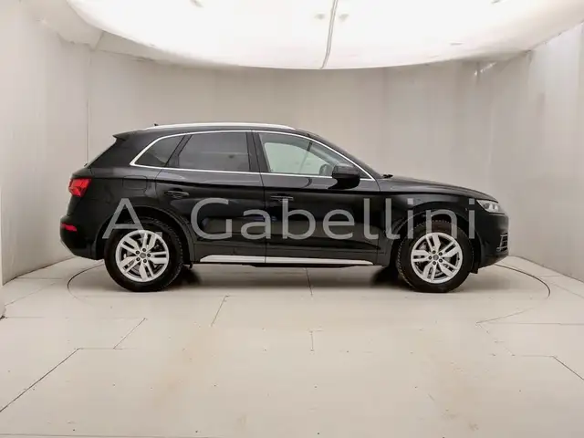 Audi Q5 view 3