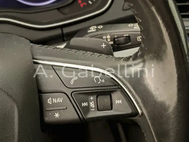 Audi Q5 view 12