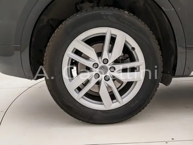Audi Q5 view 9