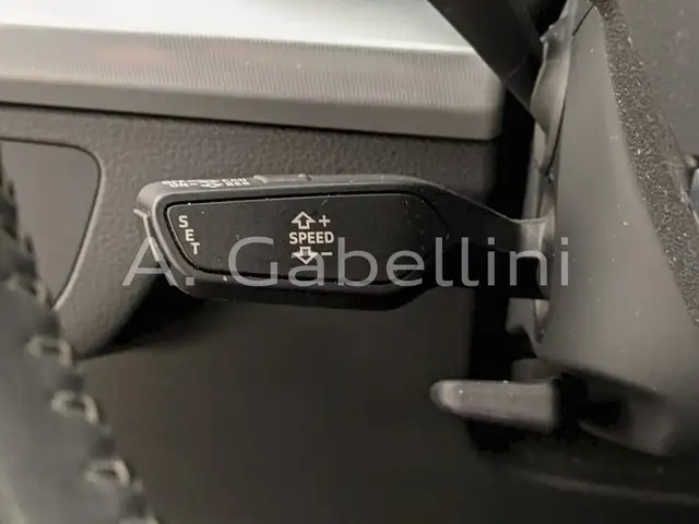 Audi Q5 view 11