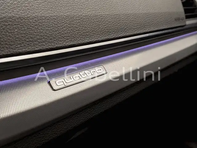Audi Q5 view 13